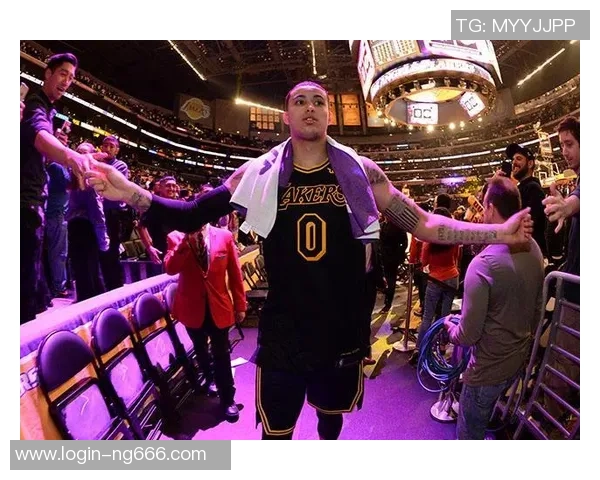 凯尔库兹马如何在NBA赛场上展现个人风采与团队合作精神 凯尔库兹马如何在NBA赛场上展现个人风采与团队合作精神